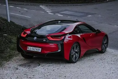 BMW i8 Coupé Protonic Red Edition — Hybride rechargeable sportif, 57'100 km seulement — Miniature 16