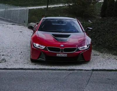 BMW i8 Coupé Protonic Red Edition — Hybride rechargeable sportif, 57'100 km seulement — Miniature 17