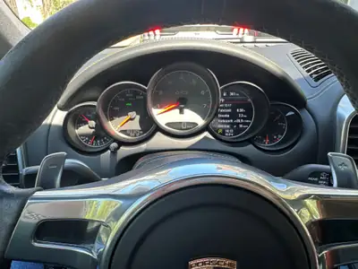 Porsche Cayenne GTS — SUV sportif haute performance, garantie Porsche Approved jusqu'en 2028 — Heckansicht