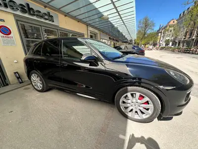 Porsche Cayenne GTS — SUV sportif haute performance, garantie Porsche Approved jusqu'en 2028 — Seitenansicht