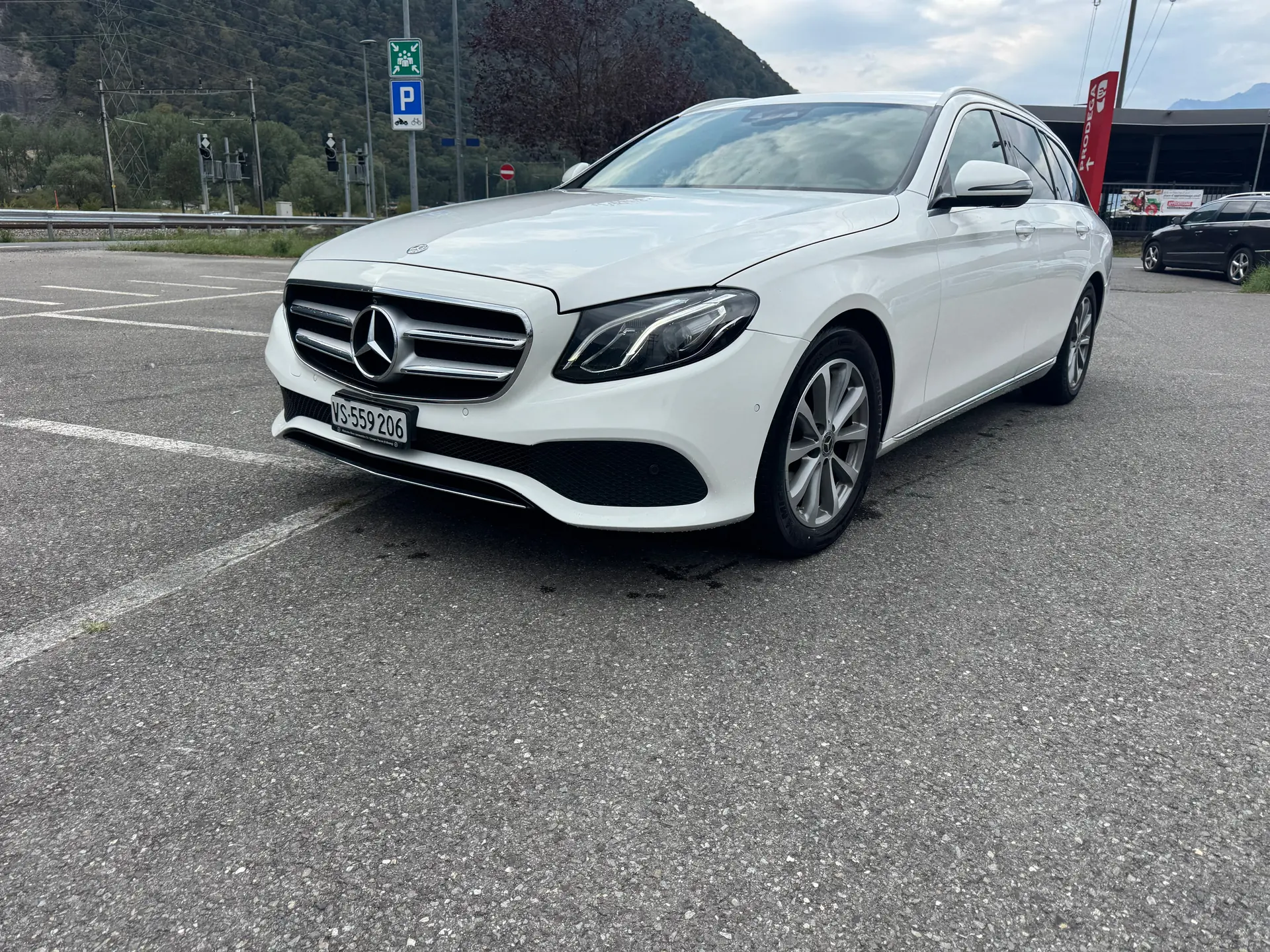 Mercedes-Benz E 200 Avantgarde — Berline élégante, motorisation efficace et 165 000 km — vista esterna