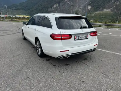 Mercedes-Benz E 200 Avantgarde — Berline élégante, motorisation efficace et 165 000 km — cruscotto
