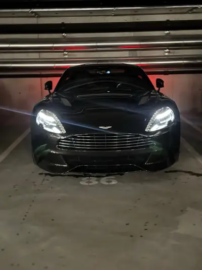 Aston Martin V12 Vanquish — Coupé GT légendaire, 574 ch, seulement 29'000 km — Armaturenbrett