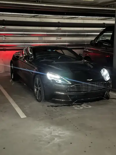 Aston Martin V12 Vanquish — Coupé GT légendaire, 574 ch, seulement 29'000 km — Detail