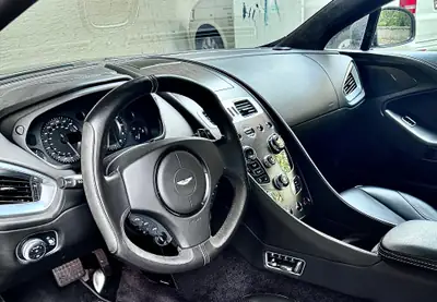 Aston Martin V12 Vanquish — Coupé GT légendaire, 574 ch, seulement 29'000 km — Miniatur 8