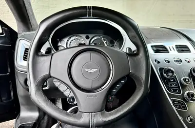 Aston Martin V12 Vanquish — Coupé GT légendaire, 574 ch, seulement 29'000 km — Miniatur 9