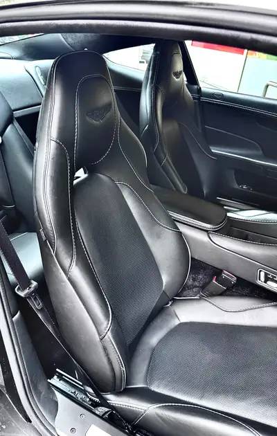 Aston Martin V12 Vanquish — Coupé GT légendaire, 574 ch, seulement 29'000 km — Miniatur 11