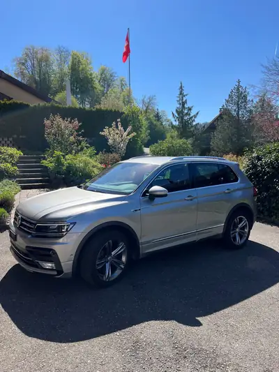 VW Tiguan 2.0 TSI R-Line 4Motion — SUV robuste, 4x4 intégral et technologie premium — rear view