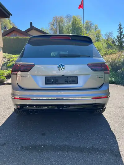VW Tiguan 2.0 TSI R-Line 4Motion — SUV robuste, 4x4 intégral et technologie premium — interior