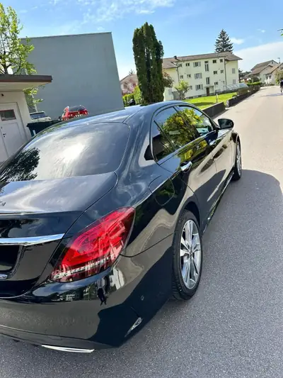 Mercedes-Benz C 200 4Matic AMG Line — Berline premium all-terrain, 84 500 km seulement — vista posteriore