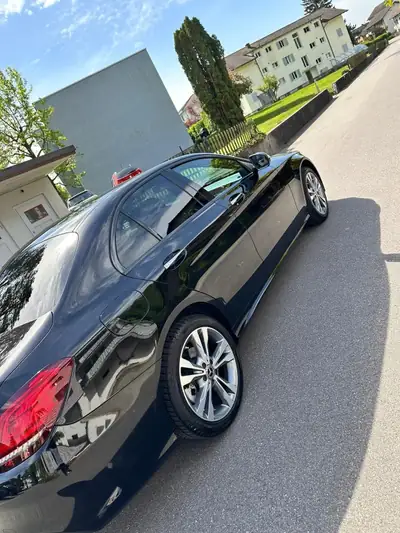 Mercedes-Benz C 200 4Matic AMG Line — Berline premium all-terrain, 84 500 km seulement — fianco