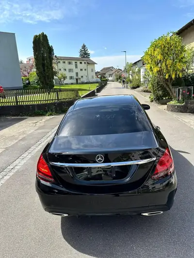 Mercedes-Benz C 200 4Matic AMG Line — Berline premium all-terrain, 84 500 km seulement — interni