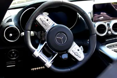 Mercedes-AMG GT Roadster — Cabriolet sportif 476 ch, seulement 9'600 km — Miniature 8