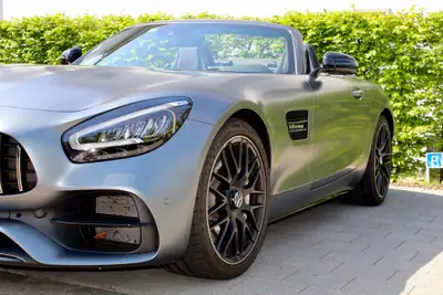 Mercedes-AMG GT Roadster — Cabriolet sportif 476 ch, seulement 9'600 km — Miniature 10