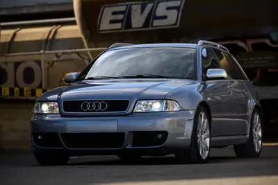 Audi RS4 B5 Avant 2001 — Break sport légendaire, 381 ch et transmission manuelle — Seitenansicht