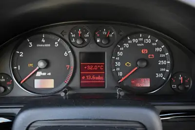 Audi RS4 B5 Avant 2001 — Break sport légendaire, 381 ch et transmission manuelle — Miniatur 11