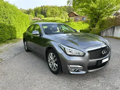 Infiniti Q70 2.2d Premium Tech — Berline élégante, moteur diesel efficace, 90'000 km — Seitenansicht