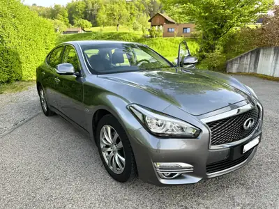 Infiniti Q70 2.2d Premium Tech — Berline élégante, moteur diesel efficace, 90'000 km — Detail