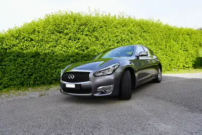 Infiniti Q70 2.2d Premium Tech — Berline élégante, moteur diesel efficace, 90'000 km — Miniatur 10
