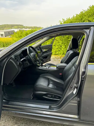 Infiniti Q70 2.2d Premium Tech — Berline élégante, moteur diesel efficace, 90'000 km — Miniatur 11