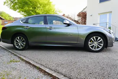 Infiniti Q70 2.2d Premium Tech — Berline élégante, moteur diesel efficace, 90'000 km — Miniatur 13