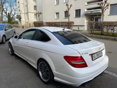 Mercedes-Benz C 180 Coupé 7G-Tronic — Élégance berlinoise et entretien irréprochable — côté