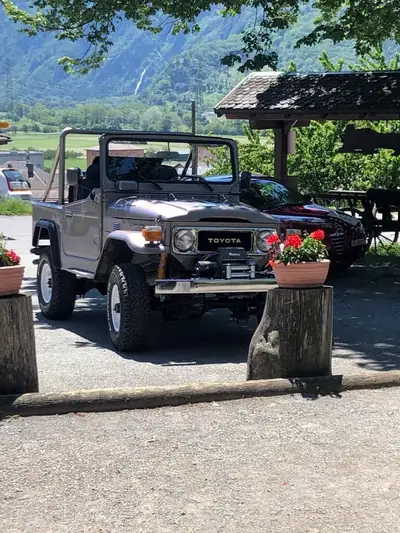 Toyota Land Cruiser FJ 40 — Légende tout-terrain de 1983, 40 000 km seulement — vue extérieure