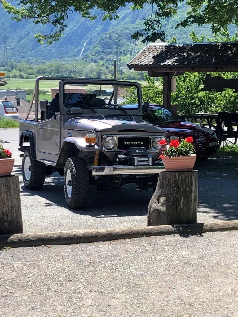 Toyota Land Cruiser FJ 40 — Légende tout-terrain de 1983, 40 000 km seulement