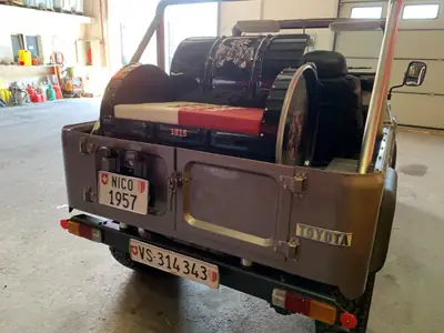 Toyota Land Cruiser FJ 40 — Légende tout-terrain de 1983, 40 000 km seulement — détail