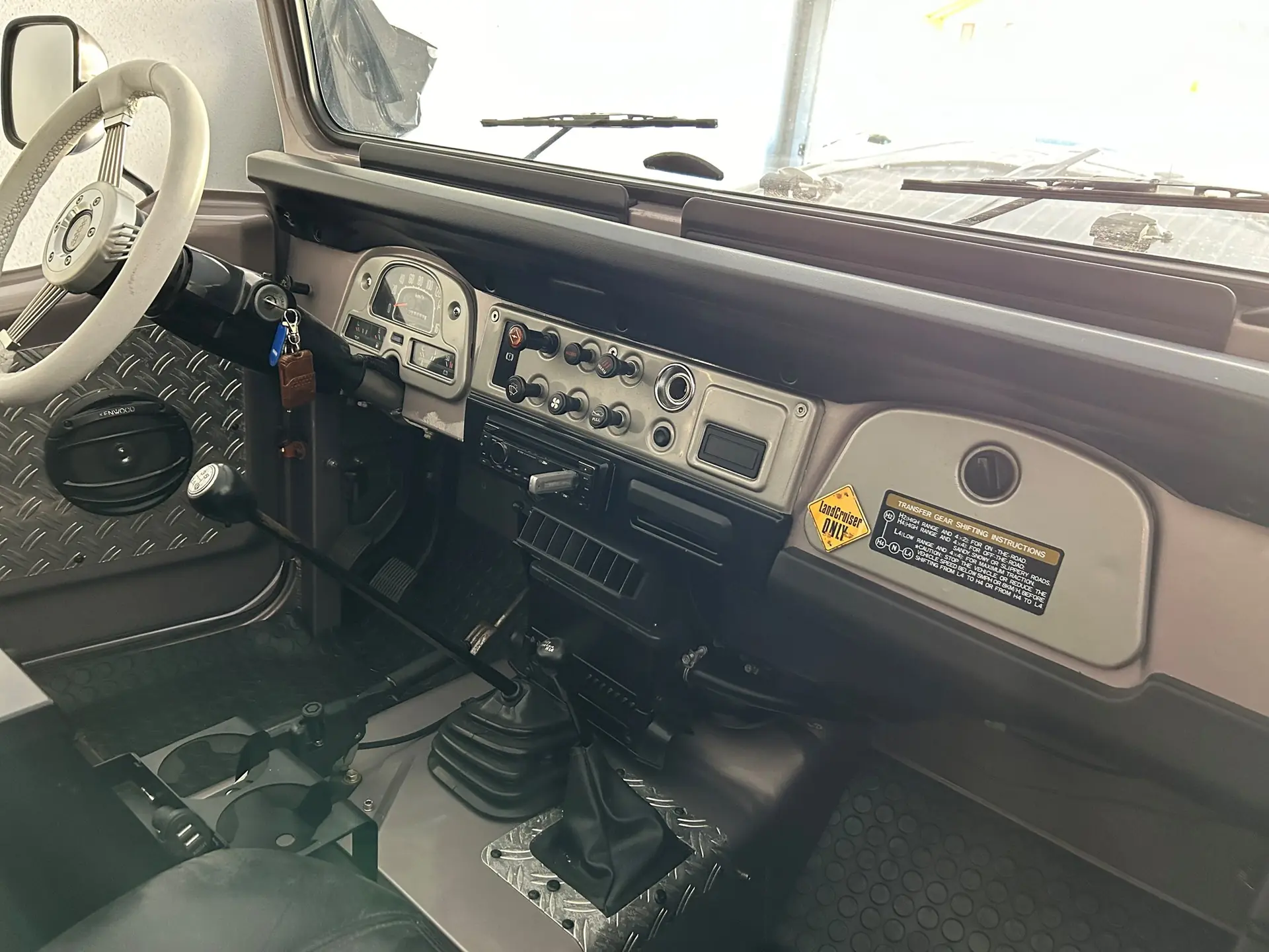 Toyota Land Cruiser 1983 occasion Saxon — 4