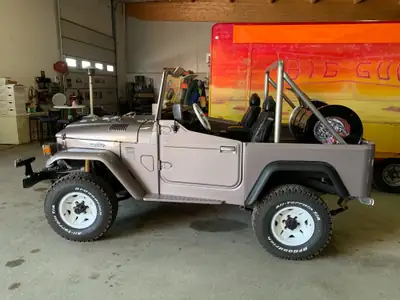 Toyota Land Cruiser FJ 40 — Légende tout-terrain de 1983, 40 000 km seulement — Miniature 9
