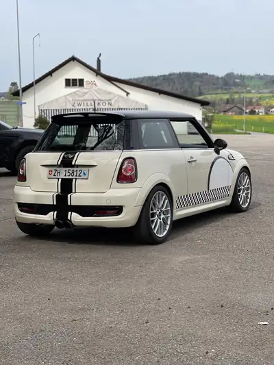 MINI Cooper S — Sportive compacte 200 ch, édition Challenge collector — Miniatura 17