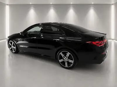 Mercedes-Benz CLA 250 4Matic — Berline sportive, transmission intégrale, garantie constructeur — côté