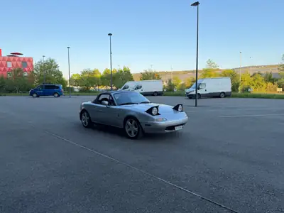 Mazda MX-5 1.6i — Le roadster mythique des années 90, argent métallisé et sans accident — cruscotto