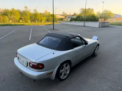 Mazda MX-5 1.6i — Le roadster mythique des années 90, argent métallisé et sans accident — Miniatura 7