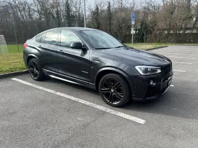 BMW X4 xDrive 30d — SUV coupé diesel performant, 120 000 km, sans accident — vista posteriore