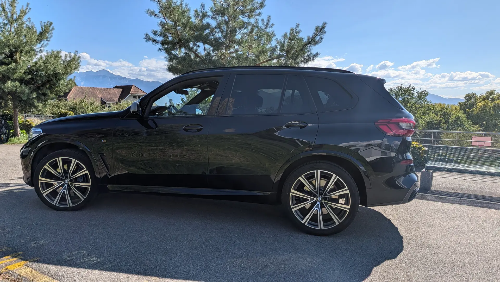 BMW X5 M50d xDrive — SUV prestige diesel 400ch, full black, révisions BMW incluses
