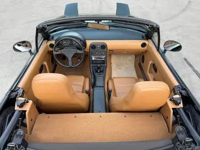 Mazda MX-5 1.6i Green Special — Cabriolet iconique des années 90, fraîchement restauré — Miniatur 10