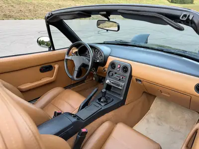 Mazda MX-5 1.6i Green Special — Cabriolet iconique des années 90, fraîchement restauré — Miniatur 11