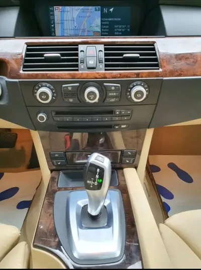 BMW 550i Steptronic — Berline de prestige, 367 ch, impeccable — Miniatura 9