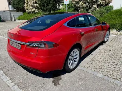 Tesla Model S 90 D — Berline électrique haute performance, 525 ch — vista posteriore
