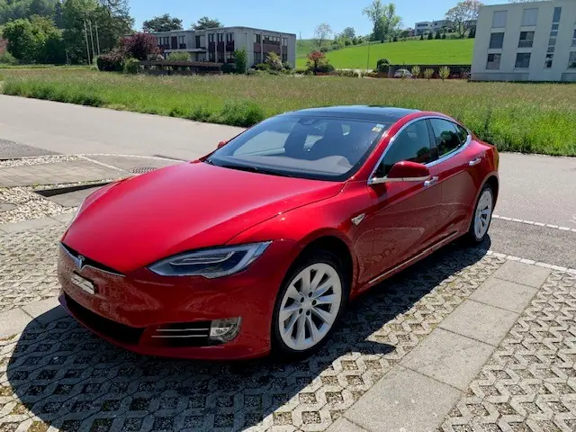 Tesla Model S 90 D — Berline électrique haute performance, 525 ch — vista esterna