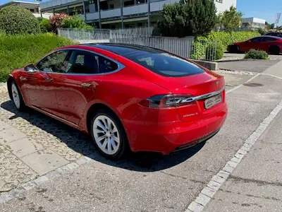 Tesla Model S 90 D — Berline électrique haute performance, 525 ch — fianco