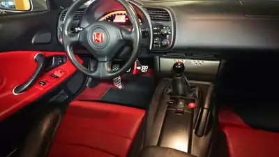 Honda S2000 — Roadster iconique, 240 ch purs et 50'000 km seulement — détail