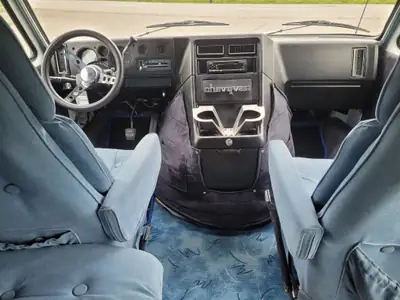 Chevrolet G-Van Chevy G-20 — Mythique fourgon aménagé V8 5.0L, toit relevable — Miniature 7