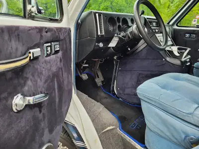 Chevrolet G-Van Chevy G-20 — Mythique fourgon aménagé V8 5.0L, toit relevable — Miniature 20