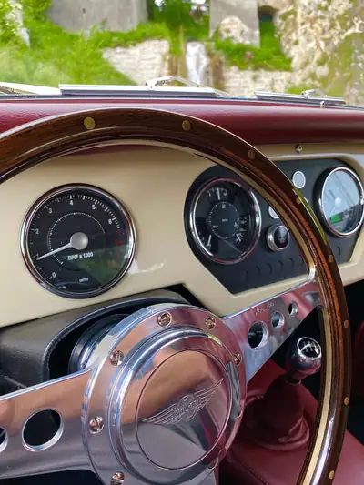 Morgan 4/4 1.6 Sport — Roadster britannique authentique, seulement 32 500 km — Miniatura 14