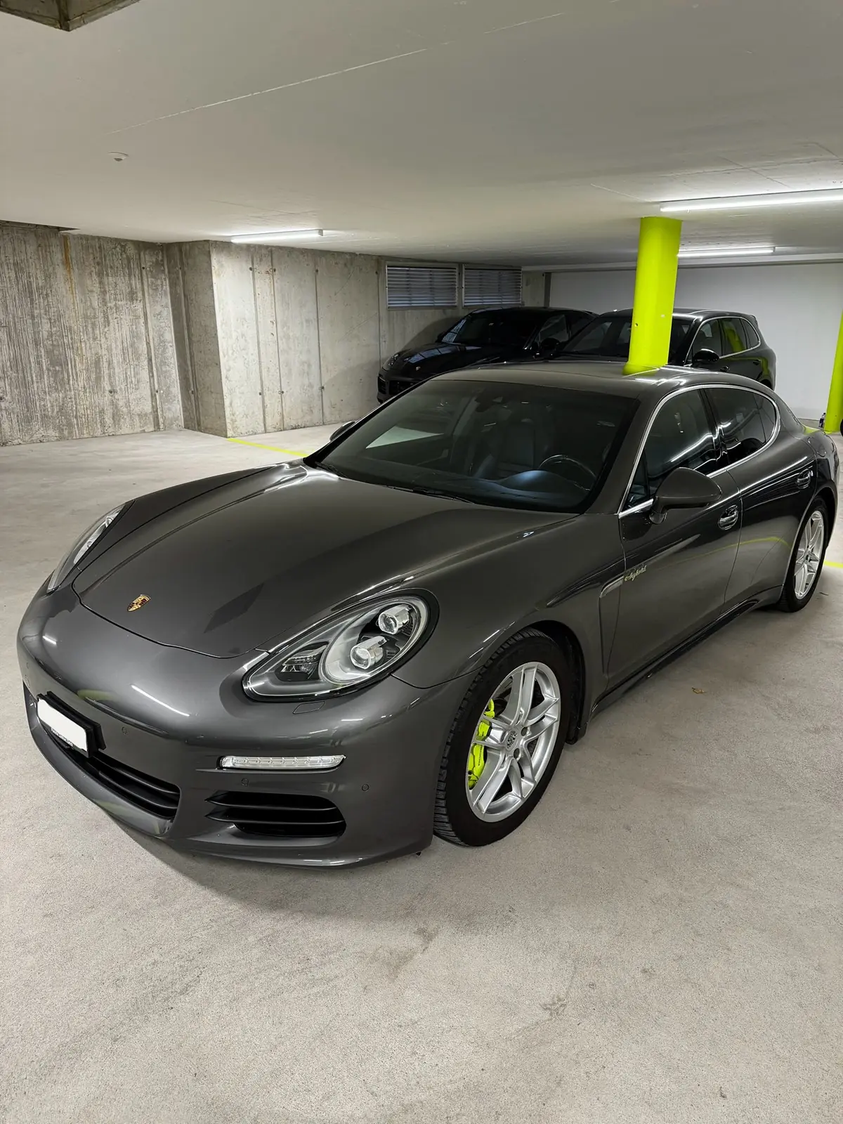 Porsche Panamera S E-Hybrid — Berline sportive hybride rechargeable, 165'000 km — vista esterna
