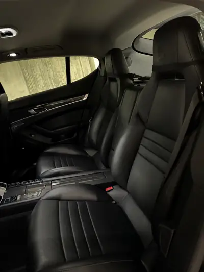 Porsche Panamera S E-Hybrid — Berline sportive hybride rechargeable, 165'000 km — dettaglio