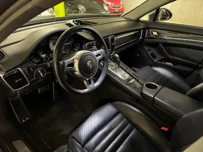 Porsche Panamera S E-Hybrid — Berline sportive hybride rechargeable, 165'000 km — interni
